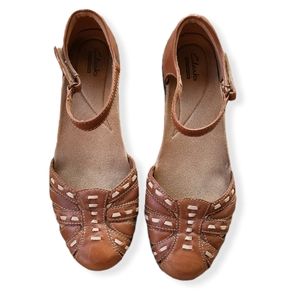 Women's Clarks sandals size 8.5